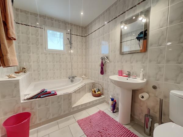 Vidauban (83550) Villa de plain-pied avec studio indépendant, piscine et vue panoramique