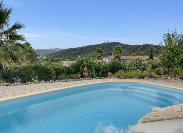 Vidauban (83550) Villa de plain-pied avec studio indépendant, piscine et vue panoramique