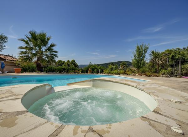 Vidauban (83550) Villa de plain-pied avec studio indépendant, piscine et vue panoramique