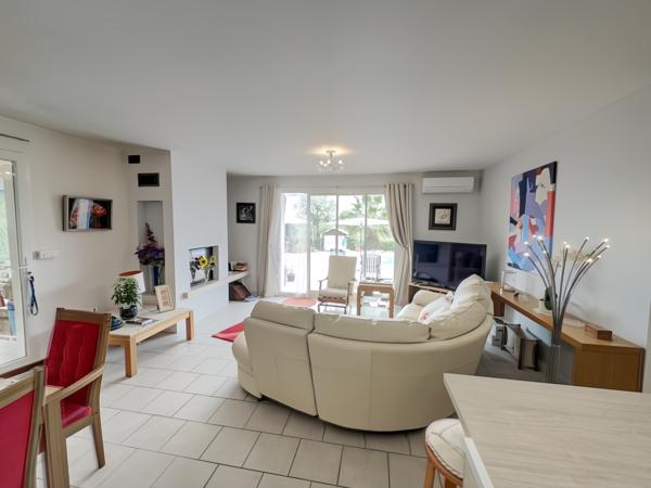 Vidauban (83550) Villa de plain-pied avec studio indépendant, piscine et vue panoramique