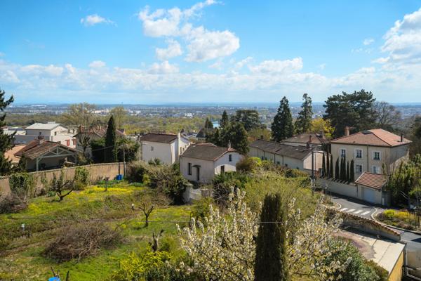 Caluire-et-Cuire – Crépieux - Maison familiale - Terrain de 958 m² - 3 Chambres (4 chambres possible)