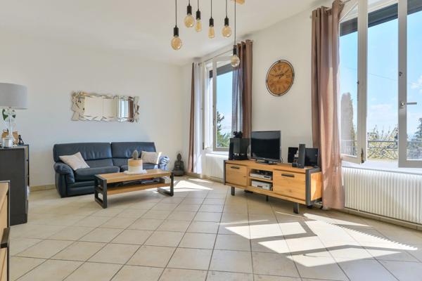 Caluire-et-Cuire – Crépieux - Maison familiale - Terrain de 958 m² - 3 Chambres (4 chambres possible)