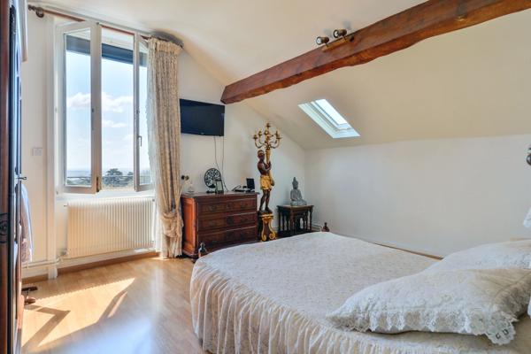 Caluire-et-Cuire – Crépieux - Maison familiale - Terrain de 958 m² - 3 Chambres (4 chambres possible)