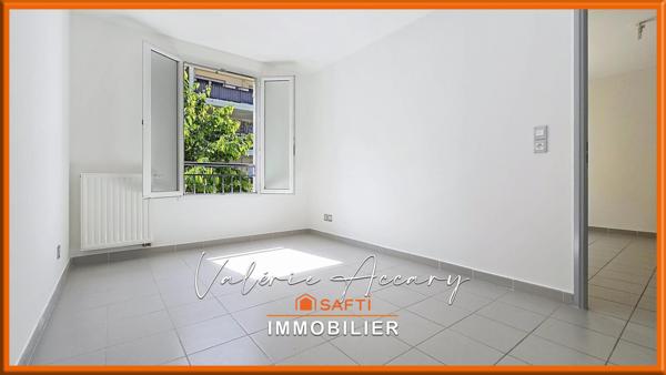 Brignoles : Appartement T2 de 37 m² dans résidence sécurisée récente avec place de stationnement et garage fermé de 13 m².