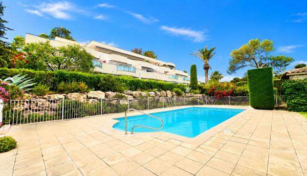 TRES BEL APPARTEMENT PROCHE SANTA LUCCIA A PIED