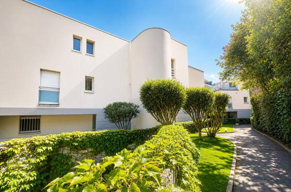 TRES BEL APPARTEMENT PROCHE SANTA LUCCIA A PIED