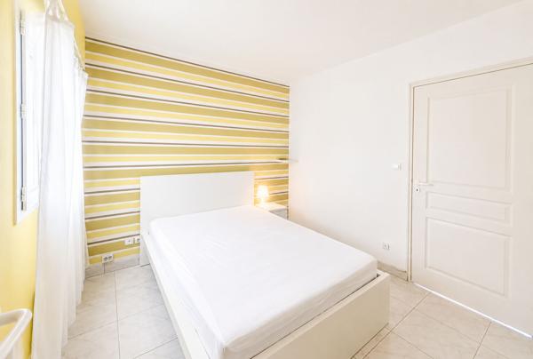 TRES BEL APPARTEMENT PROCHE SANTA LUCCIA A PIED