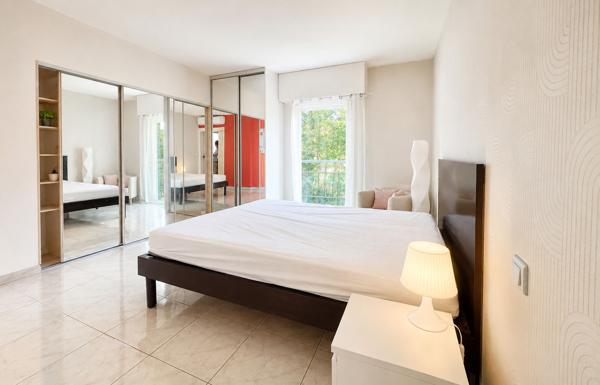 TRES BEL APPARTEMENT PROCHE SANTA LUCCIA A PIED