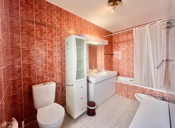 TRES BEL APPARTEMENT PROCHE SANTA LUCCIA A PIED