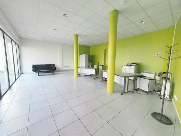 24 000 PERIGUEUX – LOCAL PROFESSIONNEL – 120 m² – 6 STATIONNEMENTS