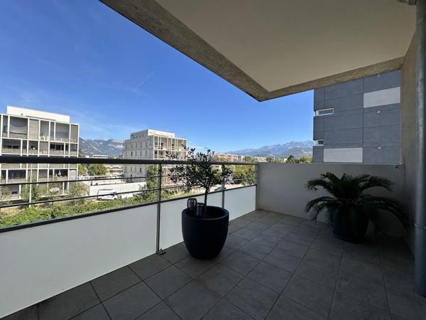 Apparement 2 pièces avec terrasse - Echirolles - rue Géo Charles - 65 m²