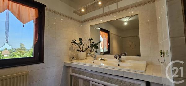 Maison à vendre  7 pièces - 168 m 2   PREMILHAT  - 03