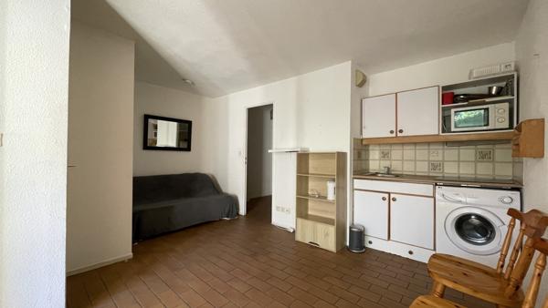 La Croix-Valmer (83420) La Croix Valmer, T2 avec place de parking.