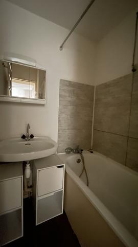 La Croix-Valmer (83420) La Croix Valmer, T2 avec place de parking.