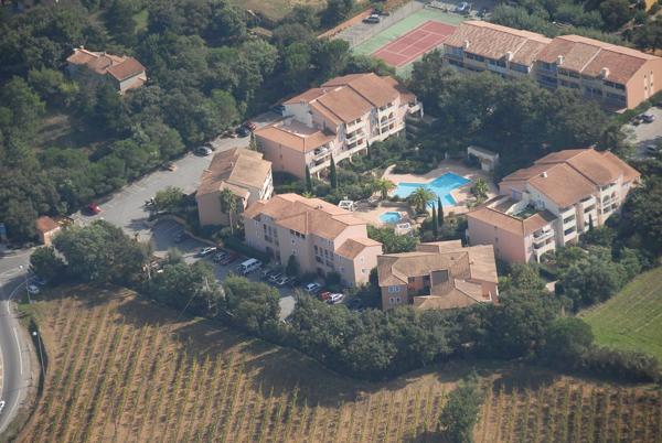 La Croix-Valmer (83420) La Croix Valmer, T2 avec place de parking.