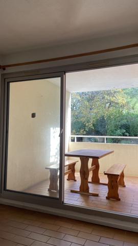 La Croix-Valmer (83420) La Croix Valmer, T2 avec place de parking.