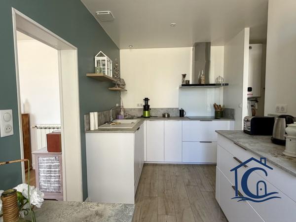 MARENNS CENTRE-VILLE – Charmante maison de plain-pied avec jardin, chai et garage