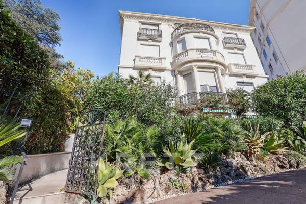 Appartement 3 pièces avec aperçu mer, boulevard de la croisette, Cannes