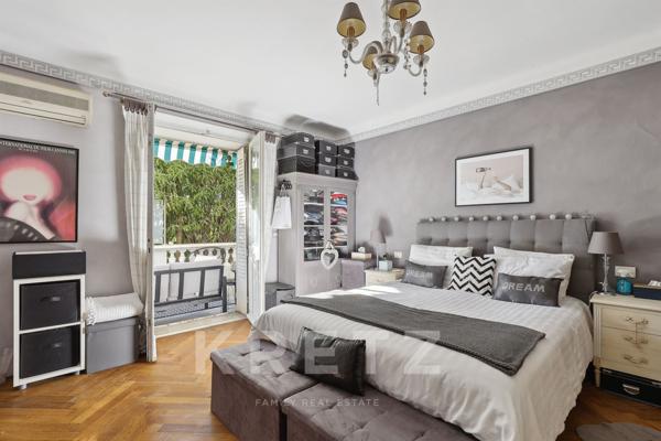 Appartement 3 pièces avec aperçu mer, boulevard de la croisette, Cannes