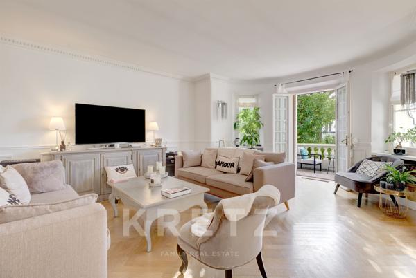 Appartement 3 pièces avec aperçu mer, boulevard de la croisette, Cannes