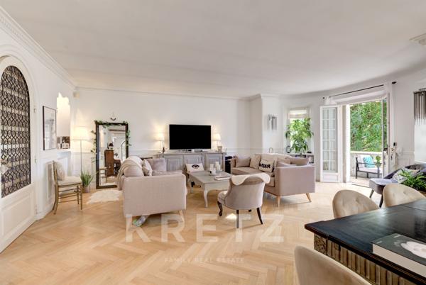 Appartement 3 pièces avec aperçu mer, boulevard de la croisette, Cannes