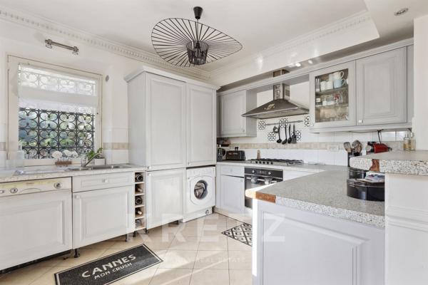 Appartement 3 pièces avec aperçu mer, boulevard de la croisette, Cannes