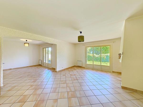 HAVRE DE PAIX VILLA PRINCIPALEMENT DE PLAIN PIED ÉDIFIÉE SUR UNE PARCELLE DE 1280 M², OÙ AUTHENTICITÉ ET DOUCEUR DE VIVRE MÉDITERRANÉENNE SE RENCONTRENT