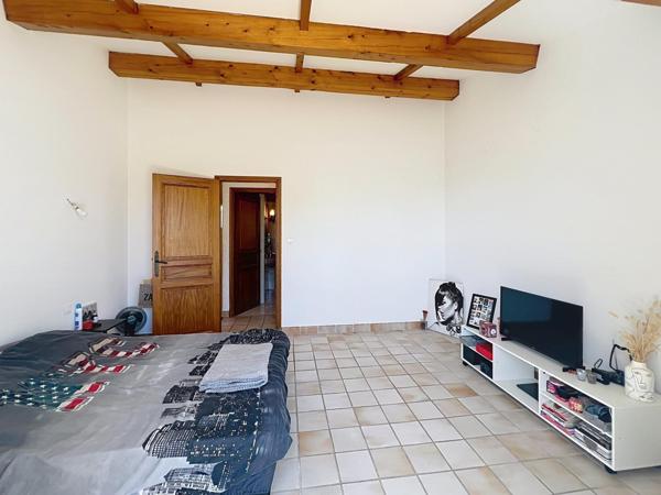 HAVRE DE PAIX VILLA PRINCIPALEMENT DE PLAIN PIED ÉDIFIÉE SUR UNE PARCELLE DE 1280 M², OÙ AUTHENTICITÉ ET DOUCEUR DE VIVRE MÉDITERRANÉENNE SE RENCONTRENT