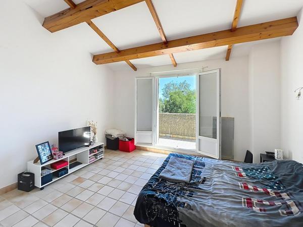 HAVRE DE PAIX VILLA PRINCIPALEMENT DE PLAIN PIED ÉDIFIÉE SUR UNE PARCELLE DE 1280 M², OÙ AUTHENTICITÉ ET DOUCEUR DE VIVRE MÉDITERRANÉENNE SE RENCONTRENT