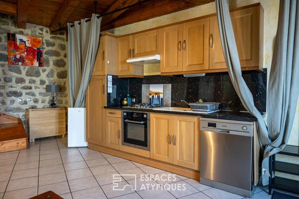 Ensemble immobilier de caractère avec gîtes au coeur d’un village ardéchois