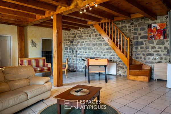 Ensemble immobilier de caractère avec gîtes au coeur d’un village ardéchois