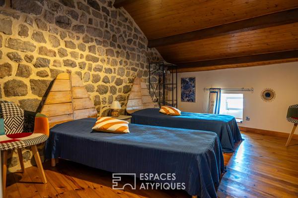 Ensemble immobilier de caractère avec gîtes au coeur d’un village ardéchois