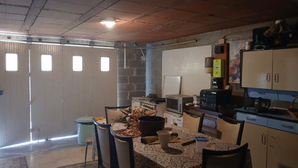 Maison sur sous‑sol avec jardin arboré – Verteillac