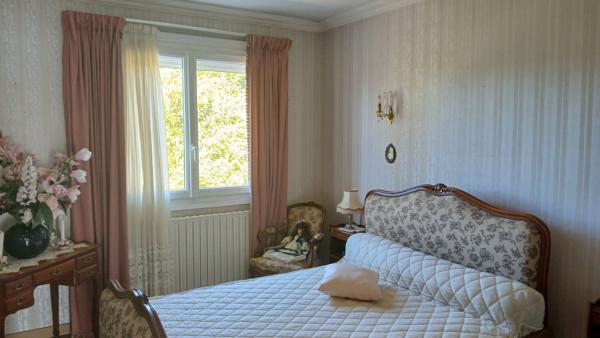 Maison sur sous‑sol avec jardin arboré – Verteillac