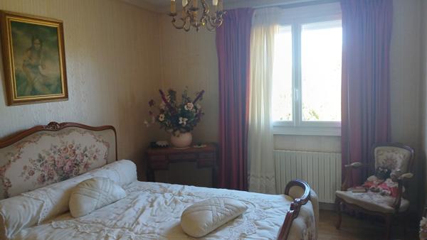 Maison sur sous‑sol avec jardin arboré – Verteillac