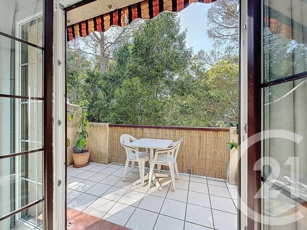 Appartement T2 à vendre  2 pièces - 54 m 2   ST RAPHAEL  - 83