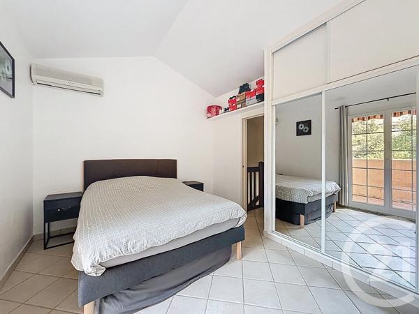Appartement T2 à vendre  2 pièces - 54 m 2   ST RAPHAEL  - 83