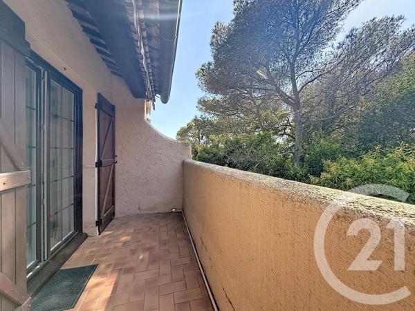 Appartement T2 à vendre  2 pièces - 54 m 2   ST RAPHAEL  - 83