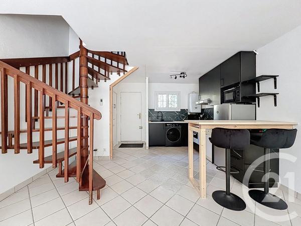 Appartement T2 à vendre  2 pièces - 54 m 2   ST RAPHAEL  - 83