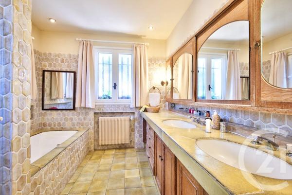 Maison à vendre  9 pièces - 281,26 m 2   NICE  - 06