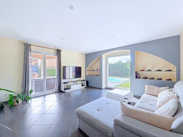 À vendre - Maison contemporaine, 5 pièces située à Miribel (01700)