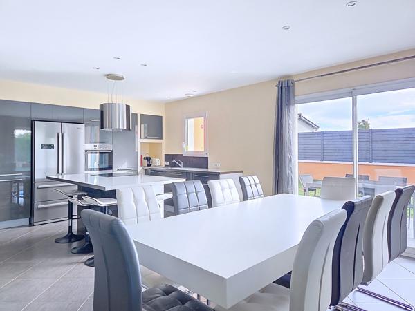 À vendre - Maison contemporaine, 5 pièces située à Miribel (01700)