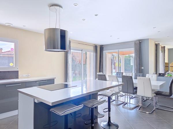 À vendre - Maison contemporaine, 5 pièces située à Miribel (01700)