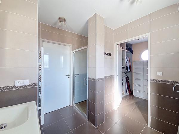 À vendre - Maison contemporaine, 5 pièces située à Miribel (01700)