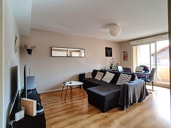 Très bon emplacement, Appartement 3 pièces + garage double.
