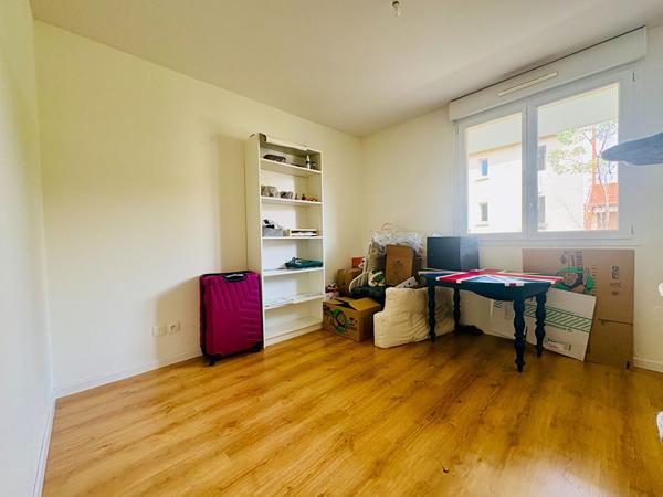 Très bon emplacement, Appartement 3 pièces + garage double.