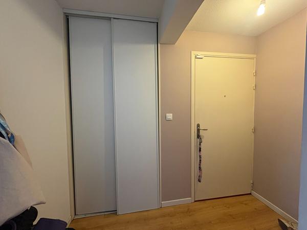 Très bon emplacement, Appartement 3 pièces + garage double.