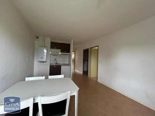 Appartement à louer 3 pièces 54m² Vatan (36150)
