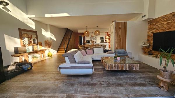 Magnifique Maison d'Architecte, 4 chambres, 3 salle d'eau, jardin, piscine