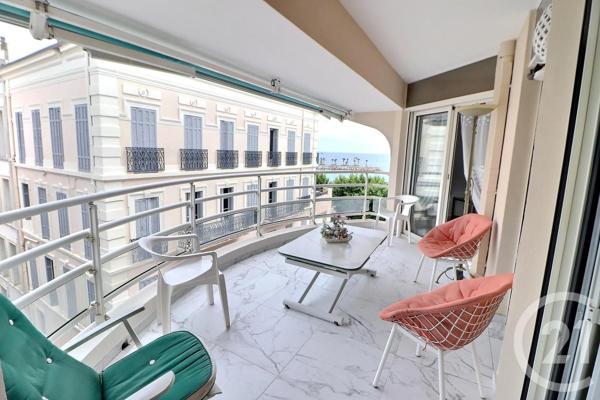 Appartement à vendre  3 pièces - 95 m 2   ST RAPHAEL  - 83